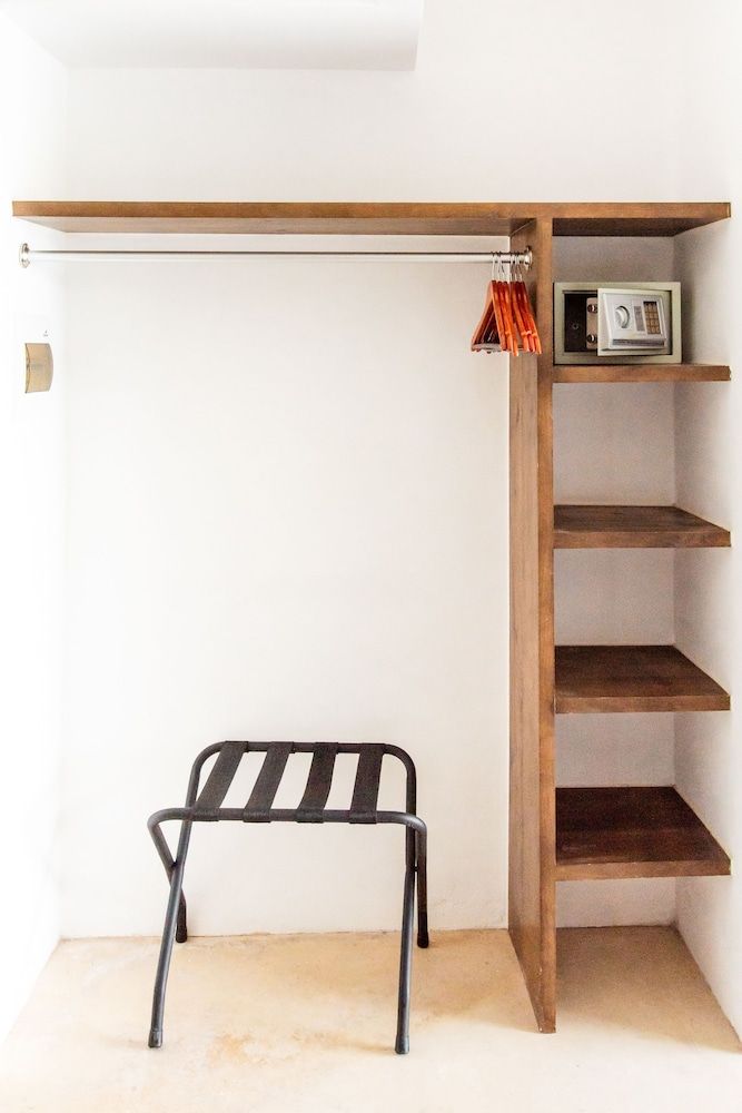 Hotel52 Standard Room, 1 King Bed 8