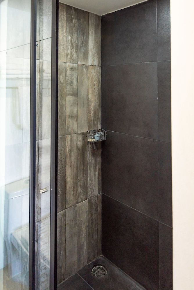 Hotel52 Standard Room, 1 King Bed 7