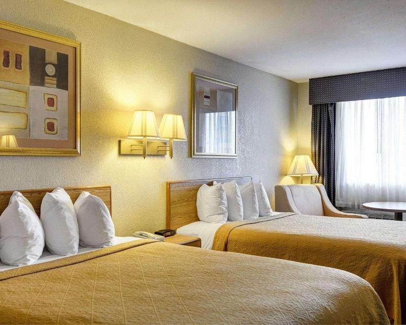 2 Queen Beds, Smoking