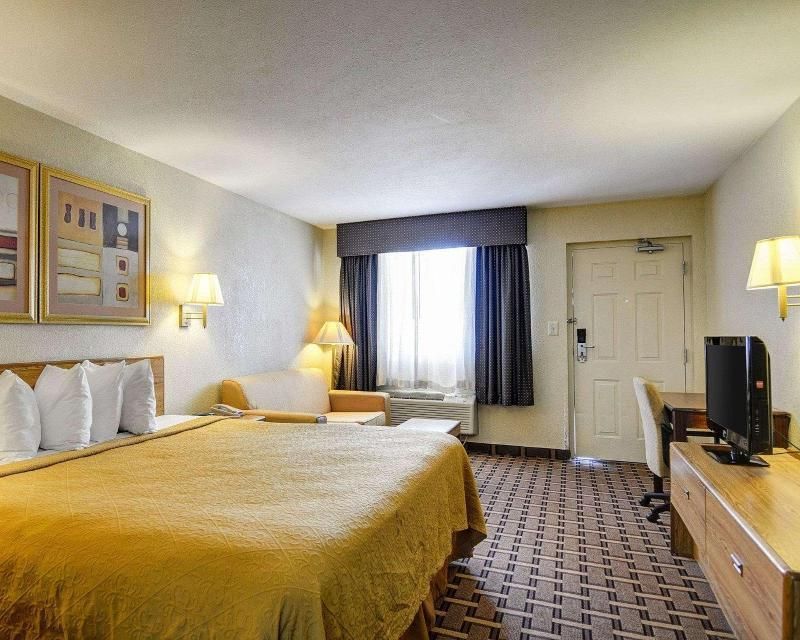 1 King Bed, Nonsmoking