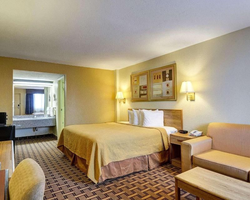 1 King Bed, Nonsmoking