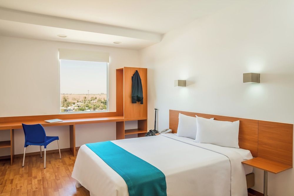 One Mexicali Superior Room, 1 Queen Bed 2