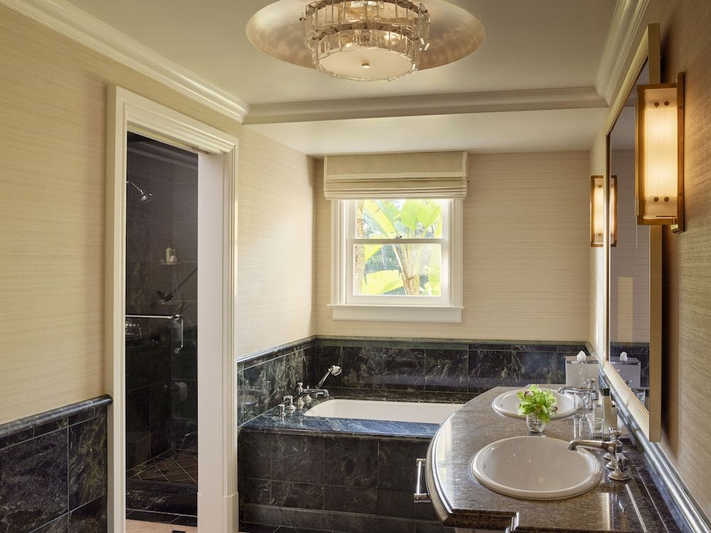 Beverly Hills Bungalow Suite