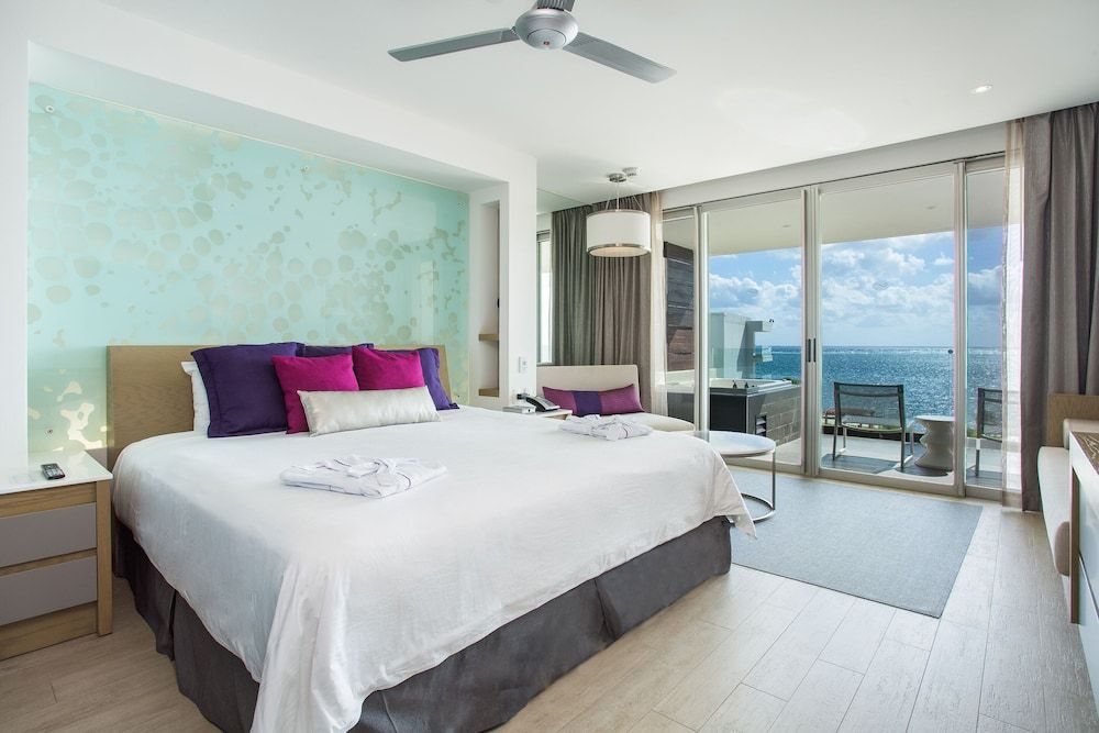 Xhale Club Junior Suite Ocean Front Whirlpool King