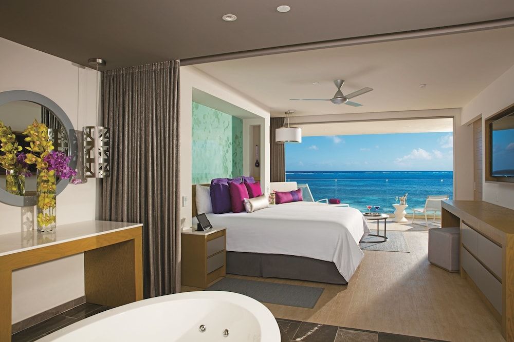 Xhale Club Master Suite Ocean Front King