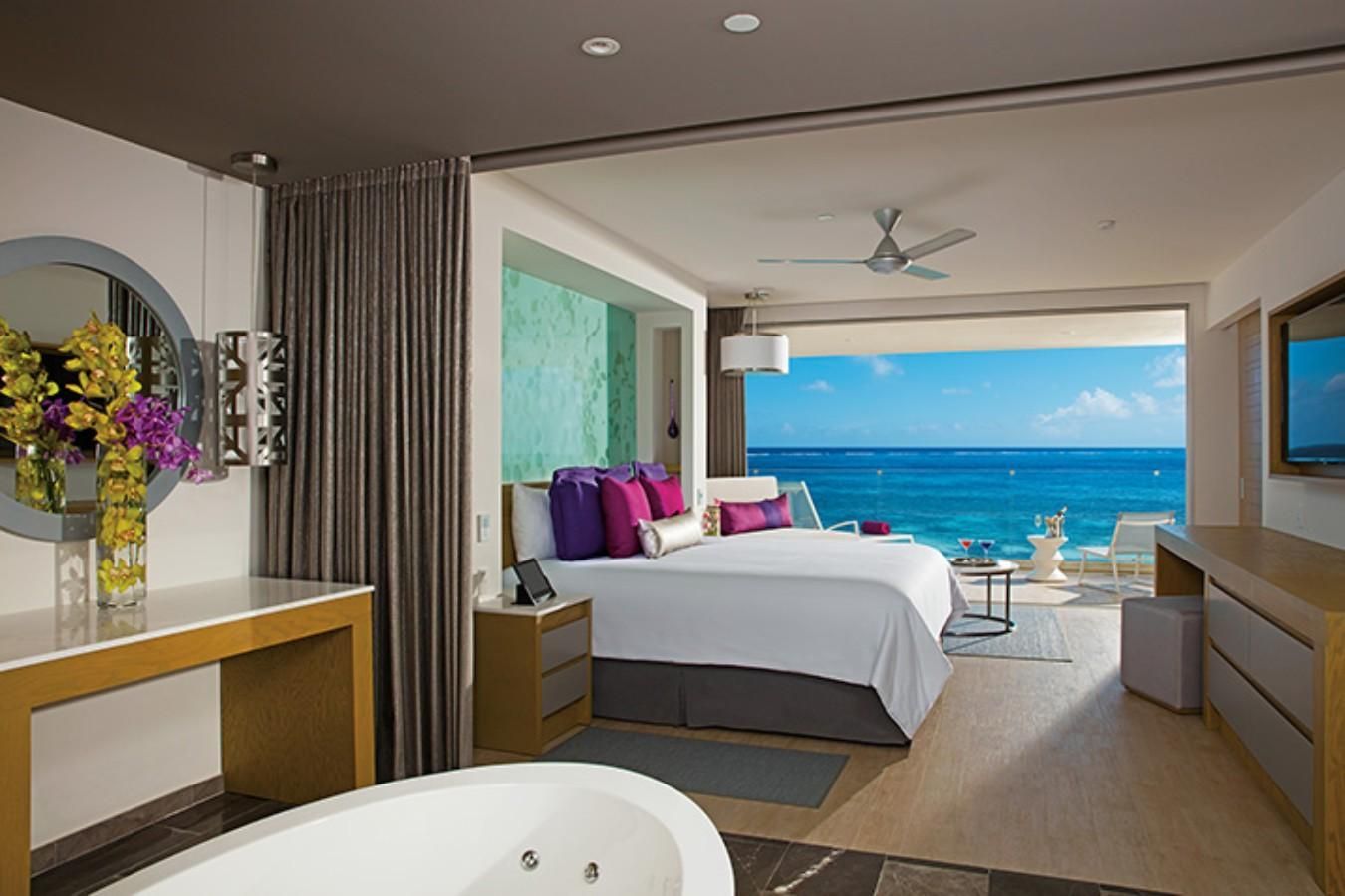 Xhale Club Master Suite Ocean Front King - All Inclusive