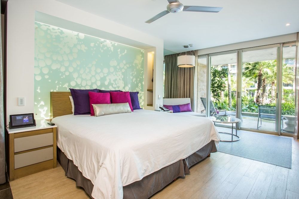 Xcelerate Junior Suite Ocean View King