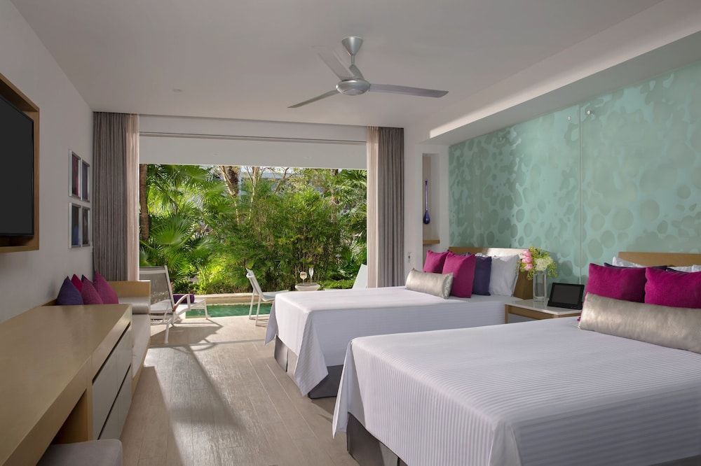 Xcelerate Junior Suite Swimout Tropical View Double