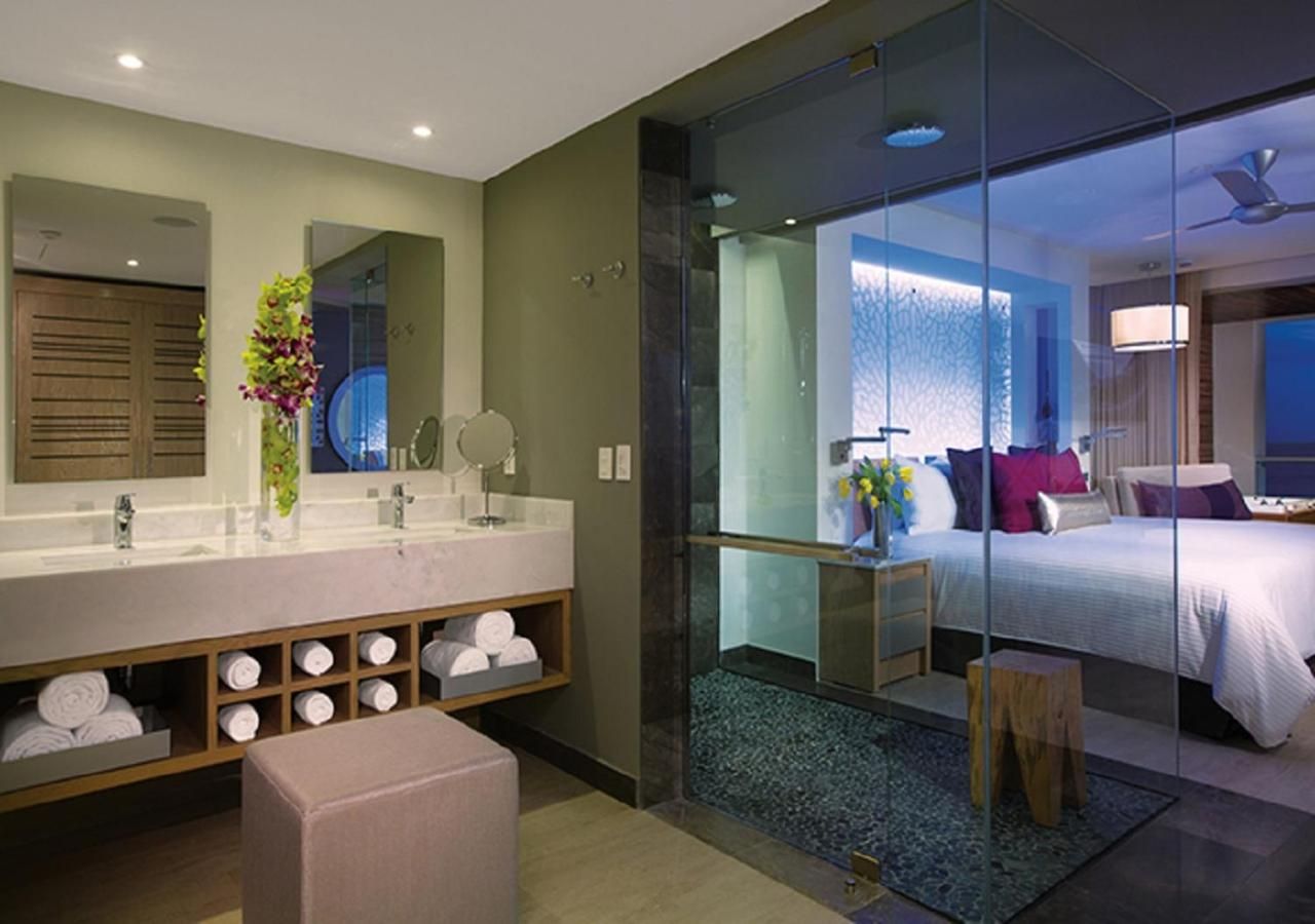 Xhale Club Oceanfront Swim Out Junior Suite with King Bed