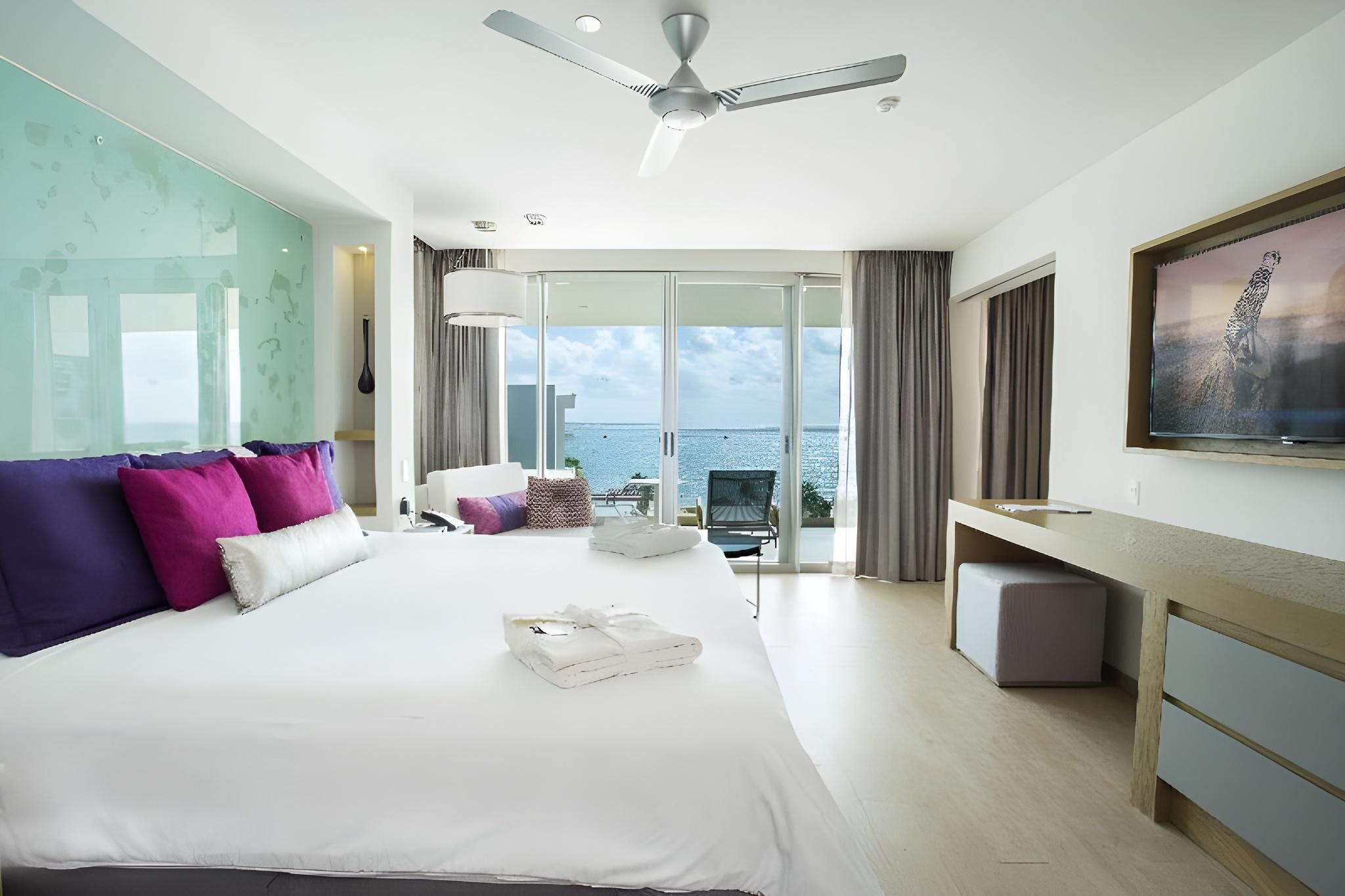 Xhale Club Oceanfront Junior Suite with Double Bed and Whirlpool