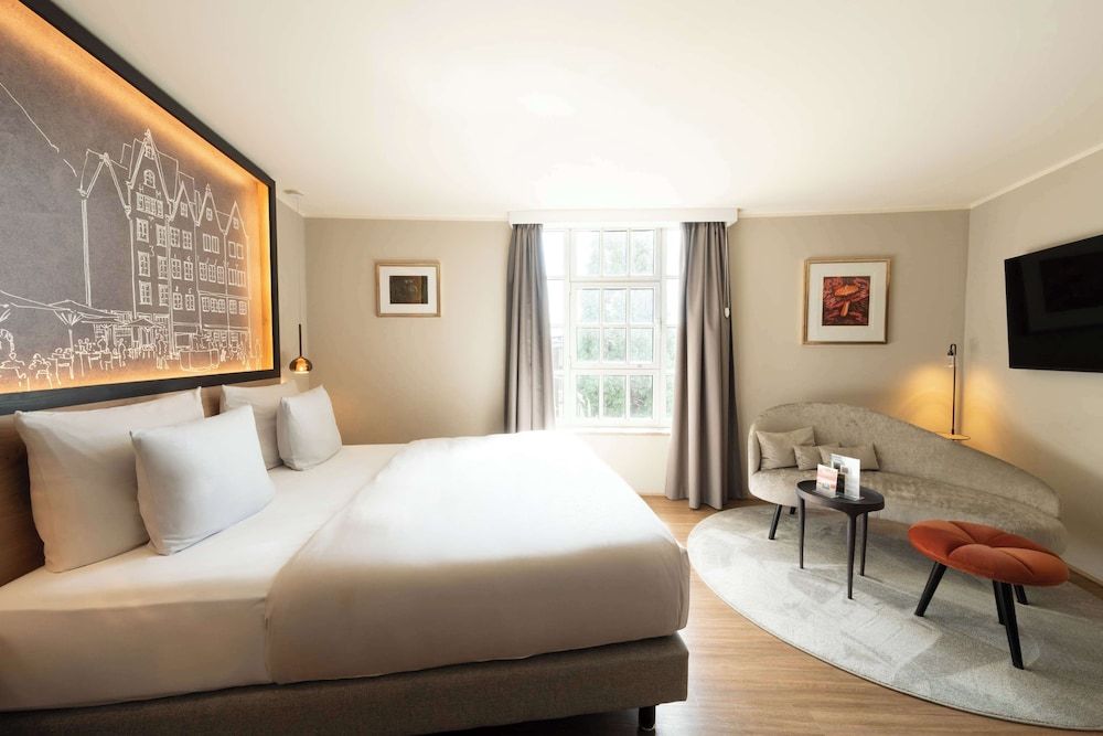 Wasserturm Hotel Cologne, Curio Collection by Hilton Standard Room, 1 Queen Bed (Aqua) 5