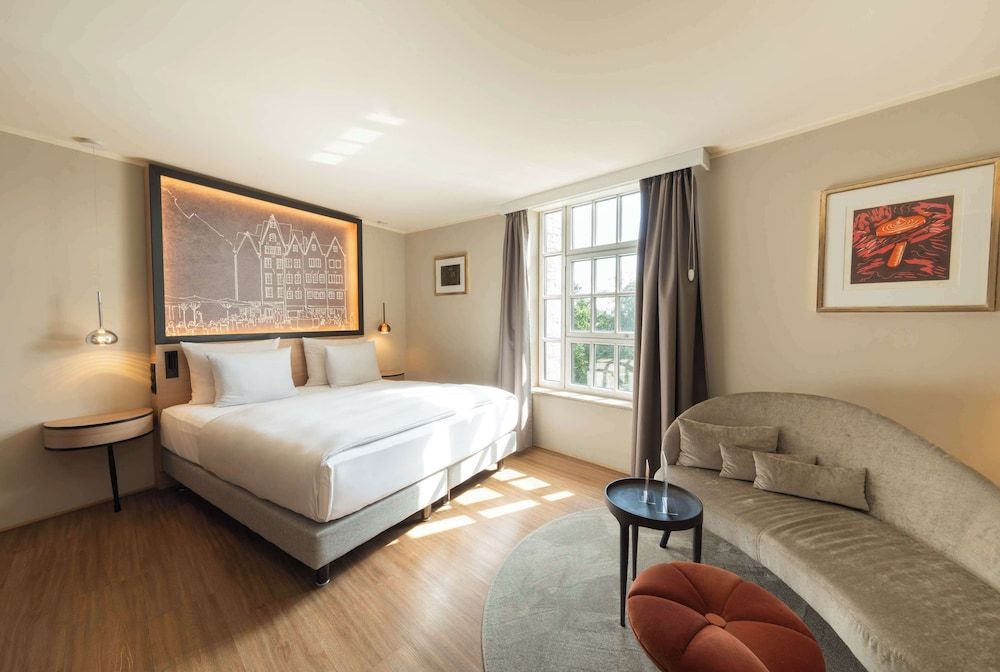 Wasserturm Hotel Cologne, Curio Collection by Hilton Standard Room, 1 Queen Bed (Aqua) 6