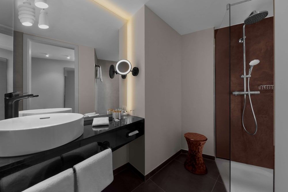 Junior Duplex, 1 King Bed, Tower
