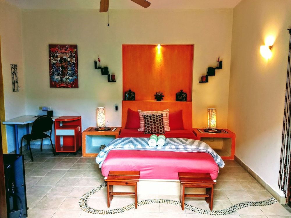 Casita de Maya Boutique Hotel Deluxe Room, 1 Queen Bed, Accessible, Pool View