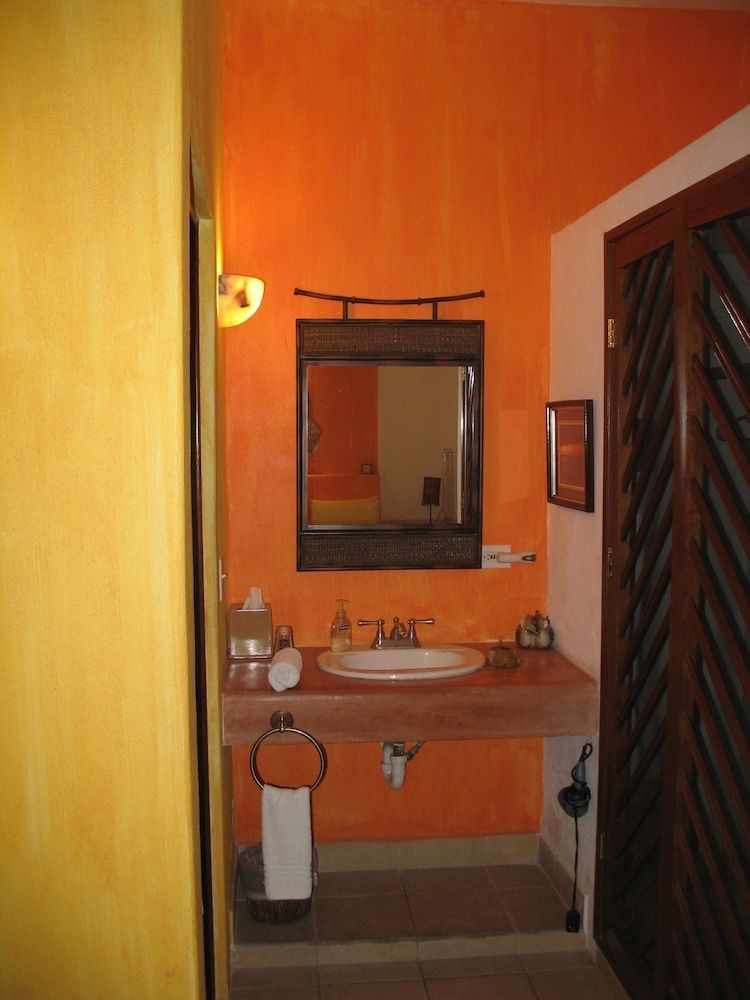 Casita de Maya Boutique Hotel Deluxe Room, 1 King Bed, Pool View 4