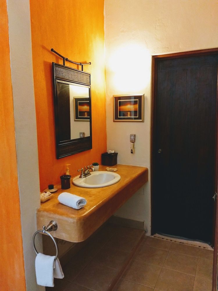 Casita de Maya Boutique Hotel Deluxe Room, 1 Queen Bed, Accessible, Pool View 5