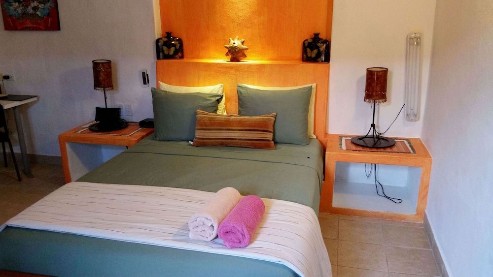 Casita de Maya Boutique Hotel Deluxe Room, 1 Queen Bed, Accessible, Pool View 2
