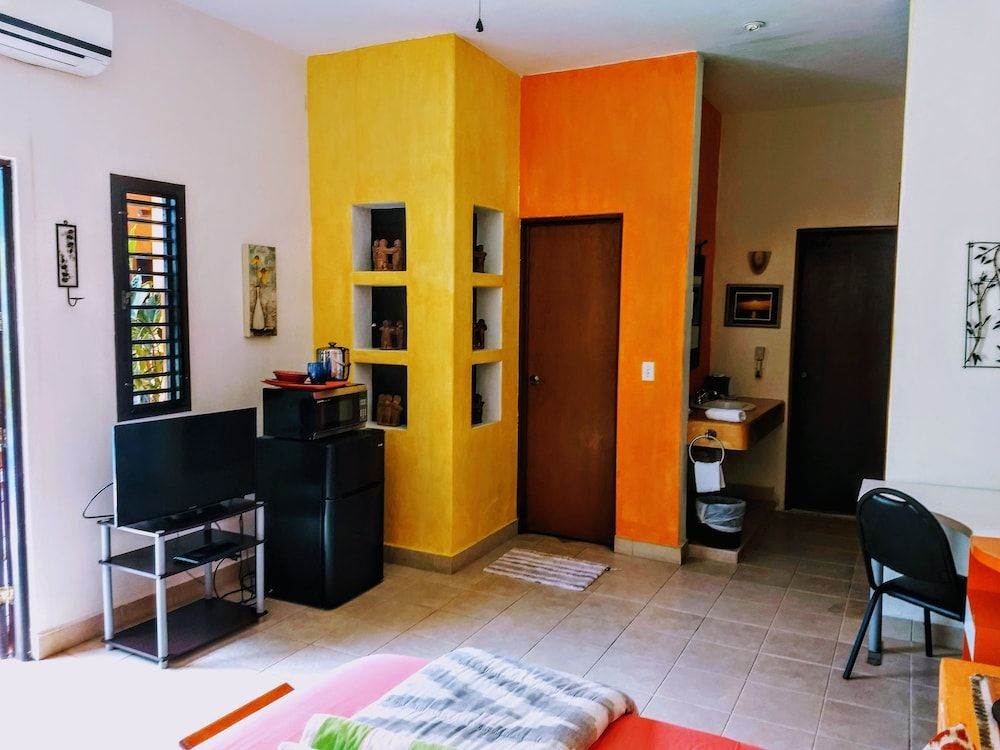 Casita de Maya Boutique Hotel Deluxe Room, 1 Queen Bed, Accessible, Pool View 9