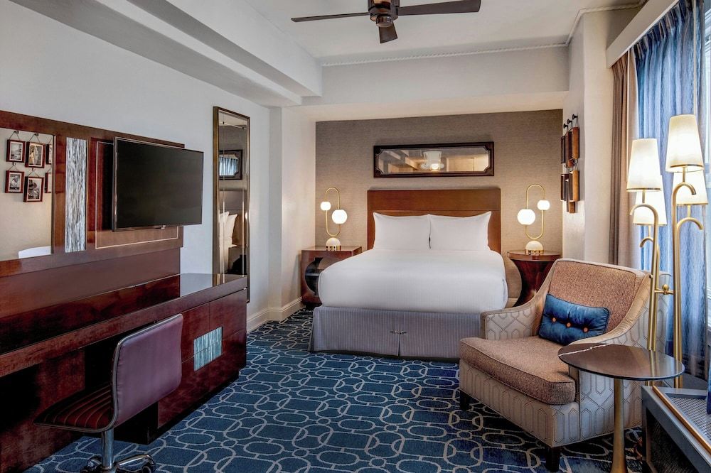 Hotel Adagio, Autograph Collection Room, 1 Queen Bed (Mobility Accessible, Tub)