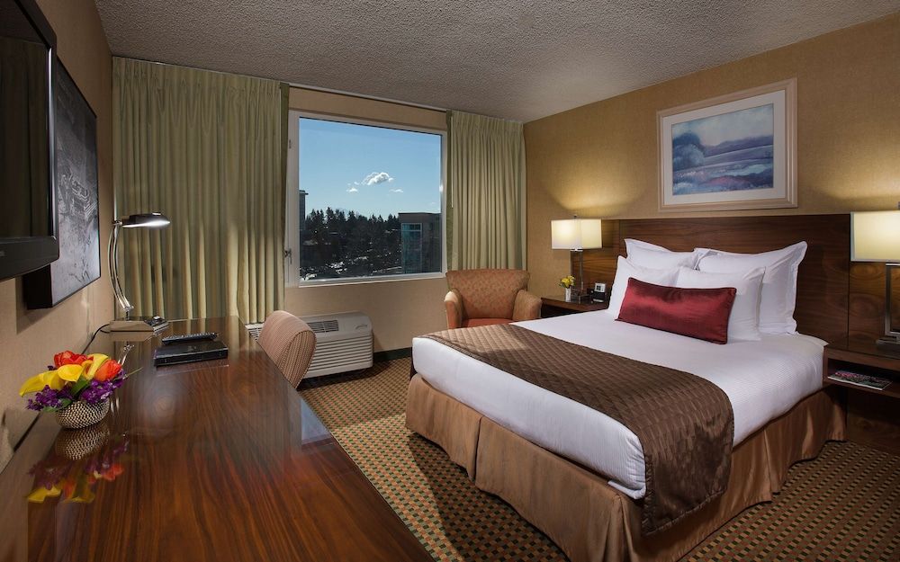 Coast Gateway Hotel Standard One Queen (Coast Queen) 3