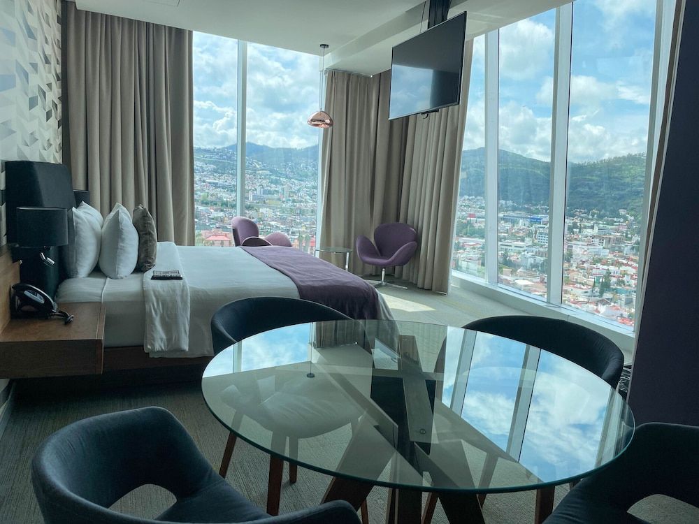 Hotel Belo Grand Morelia Master Suite 1 king bed and 2 Double Bed 8