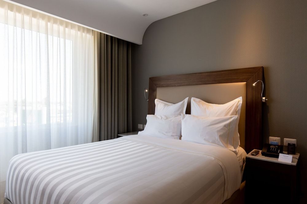HS HOTSSON Hotel Irapuato Deluxe Room, 1 King Bed 5