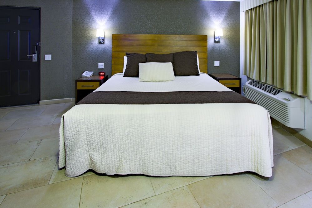 Hotel La Pinta Standard Room, 1 King Bed 6