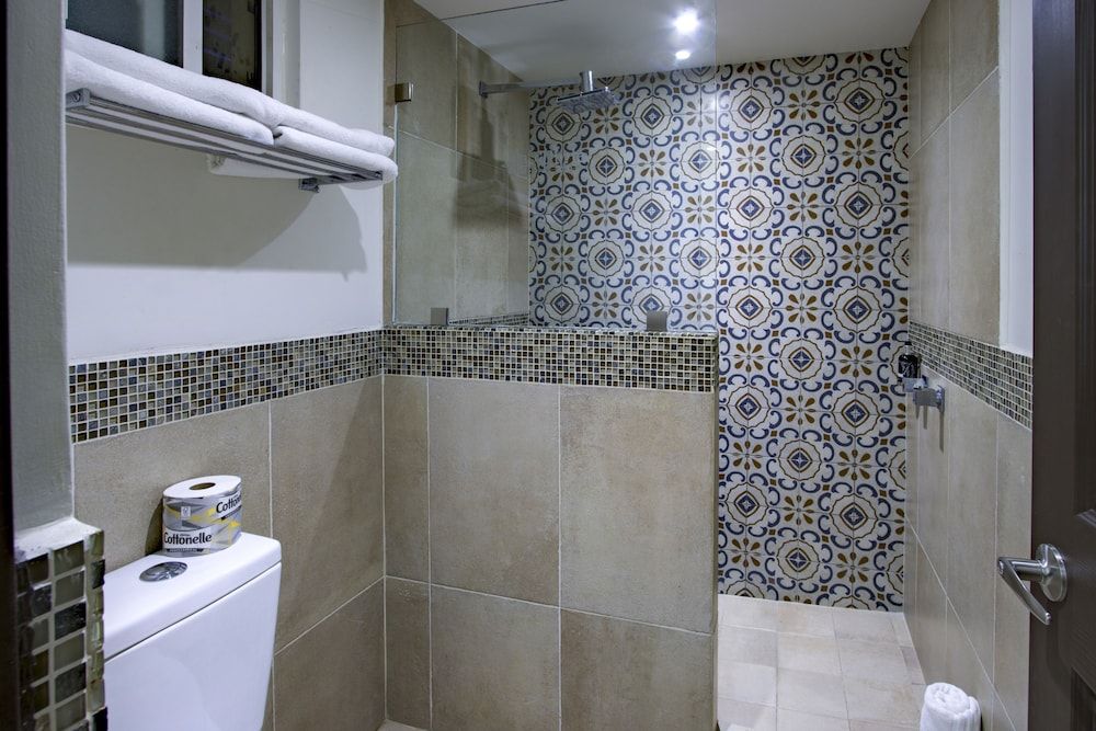 Hotel La Pinta Standard Room, 1 King Bed 9