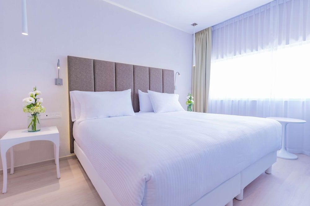 NH Puebla Finsa Standard Room 2