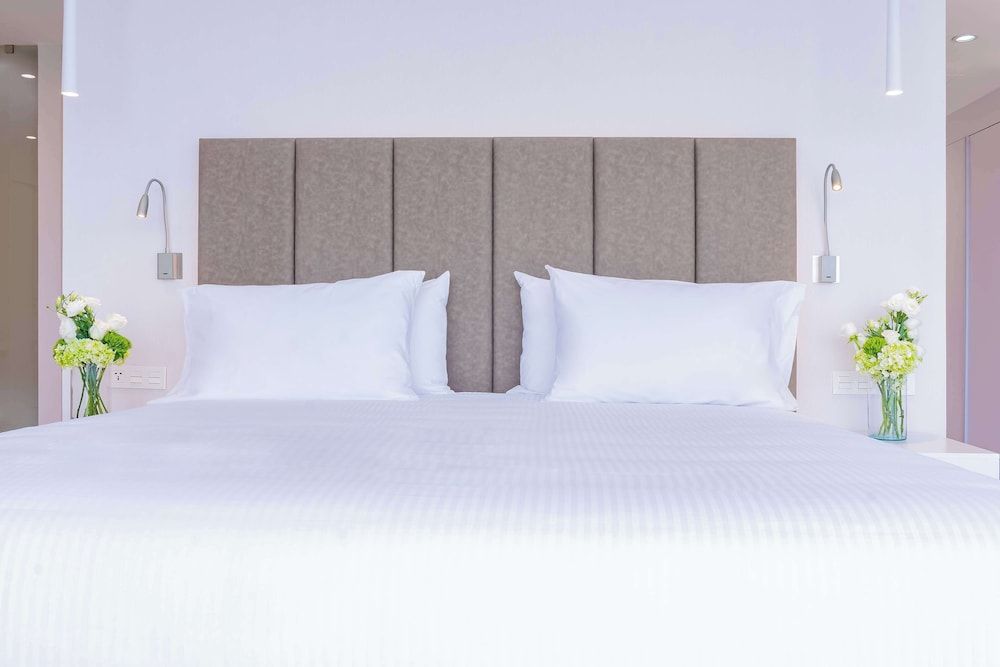 NH Puebla Finsa Superior Room (Extra Large Extra Bed 3 Adults) 3