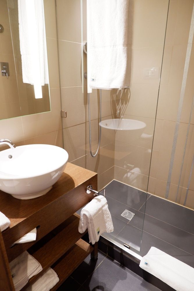 AC Hotel by Marriott Ambassadeur Antibes - Juan Les Pins Room, 1 Queen Bed, Balcony, City View (Balcony) 7