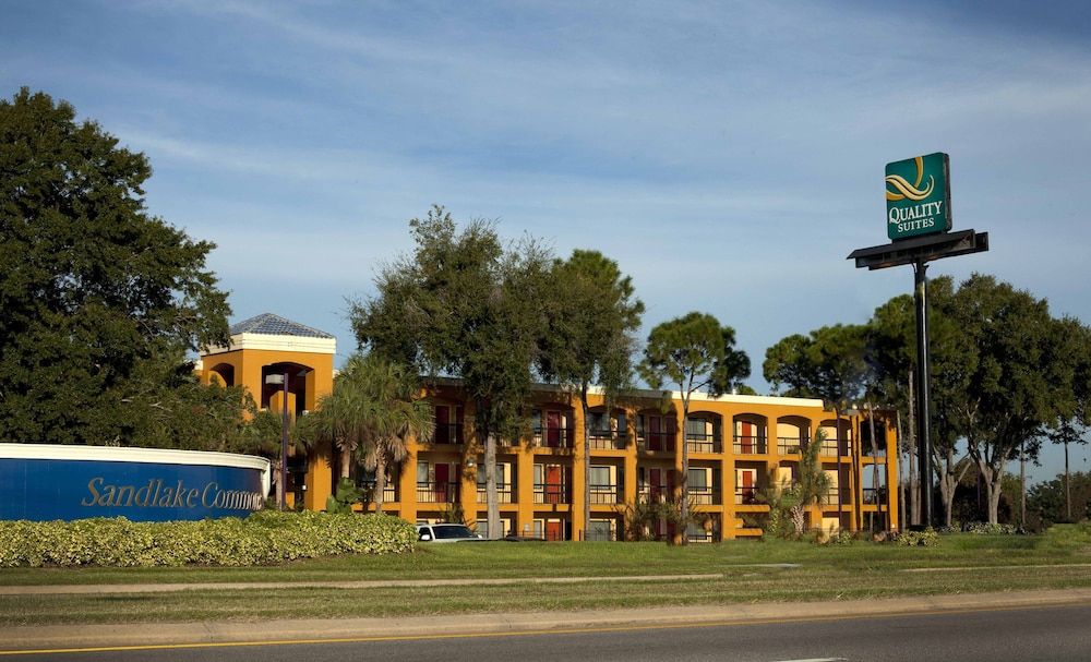 undefined Mi Casa Hotel 3