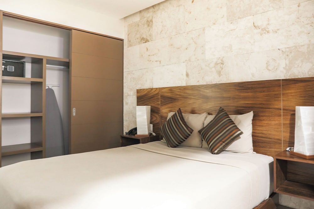 undefined Hotel Grand Fifty Suites 5