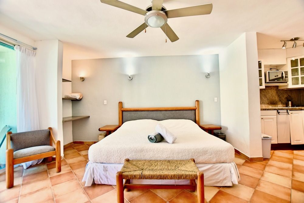 Solymar Condo by Casago Deluxe Room 3