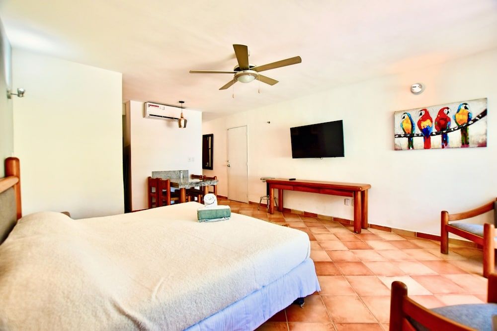 Solymar Condo by Casago Deluxe Room 5
