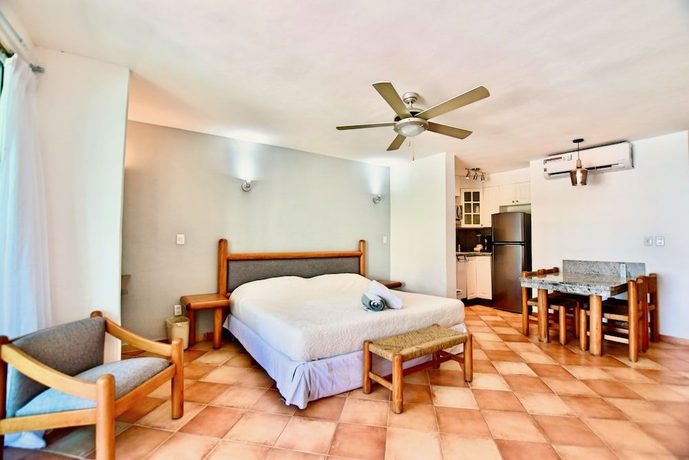 Solymar Condo by Casago Deluxe Room 8