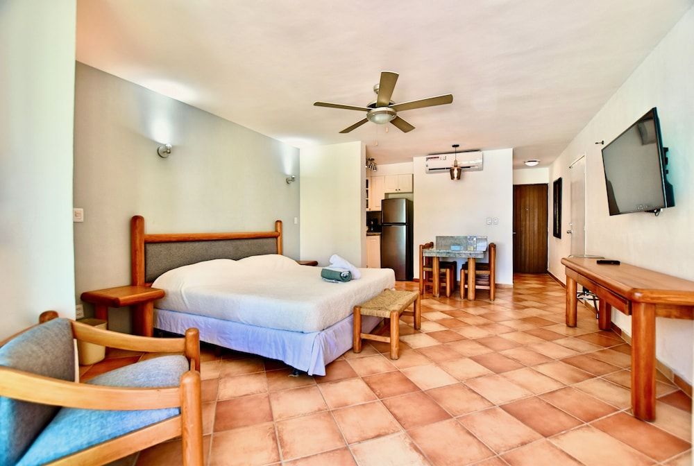 Solymar Condo by Casago Deluxe Room 7