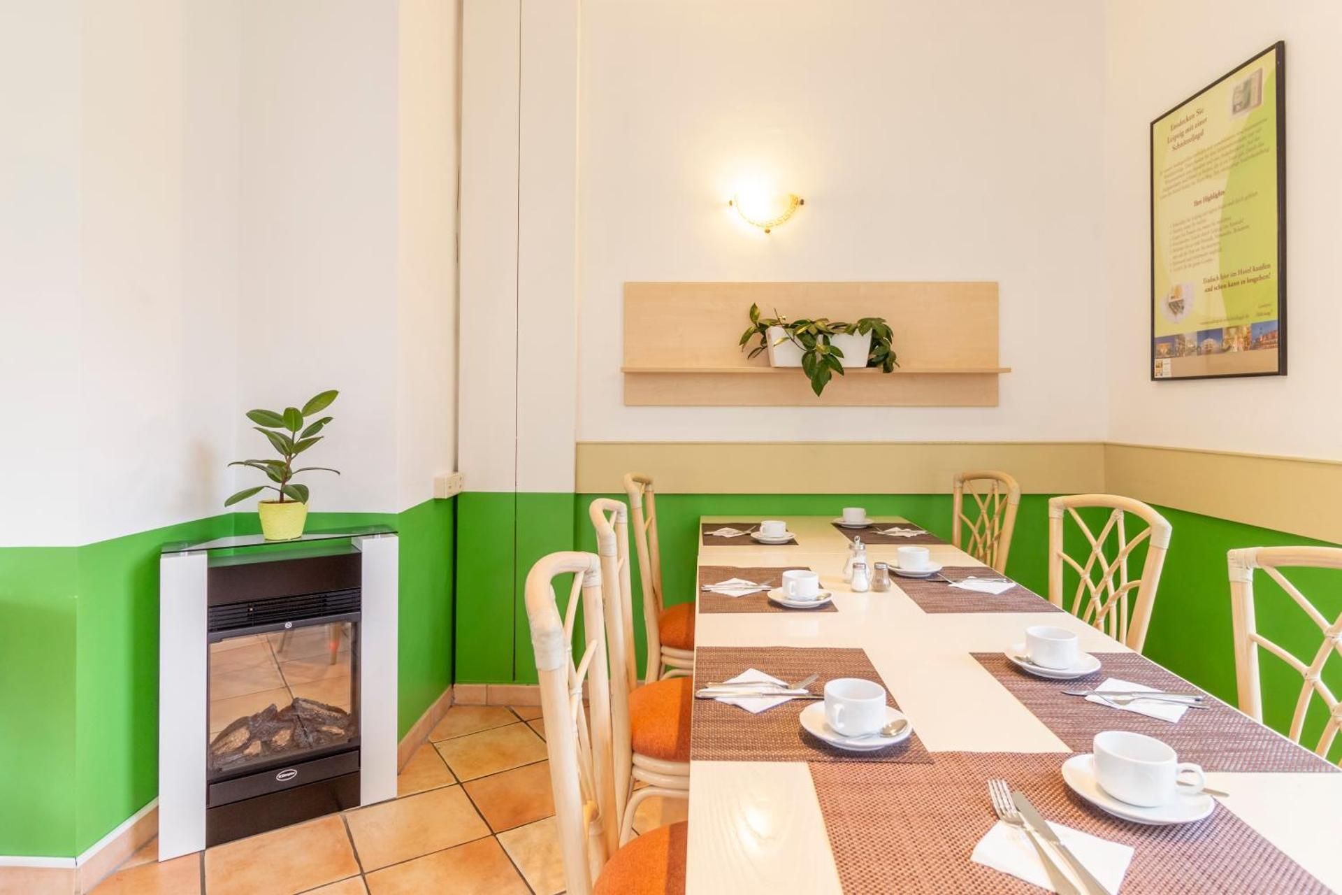 shared lounge/tv area