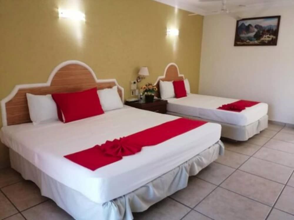 Hotel JS Basic room with 1 King bed and Fan (No air conditoning)