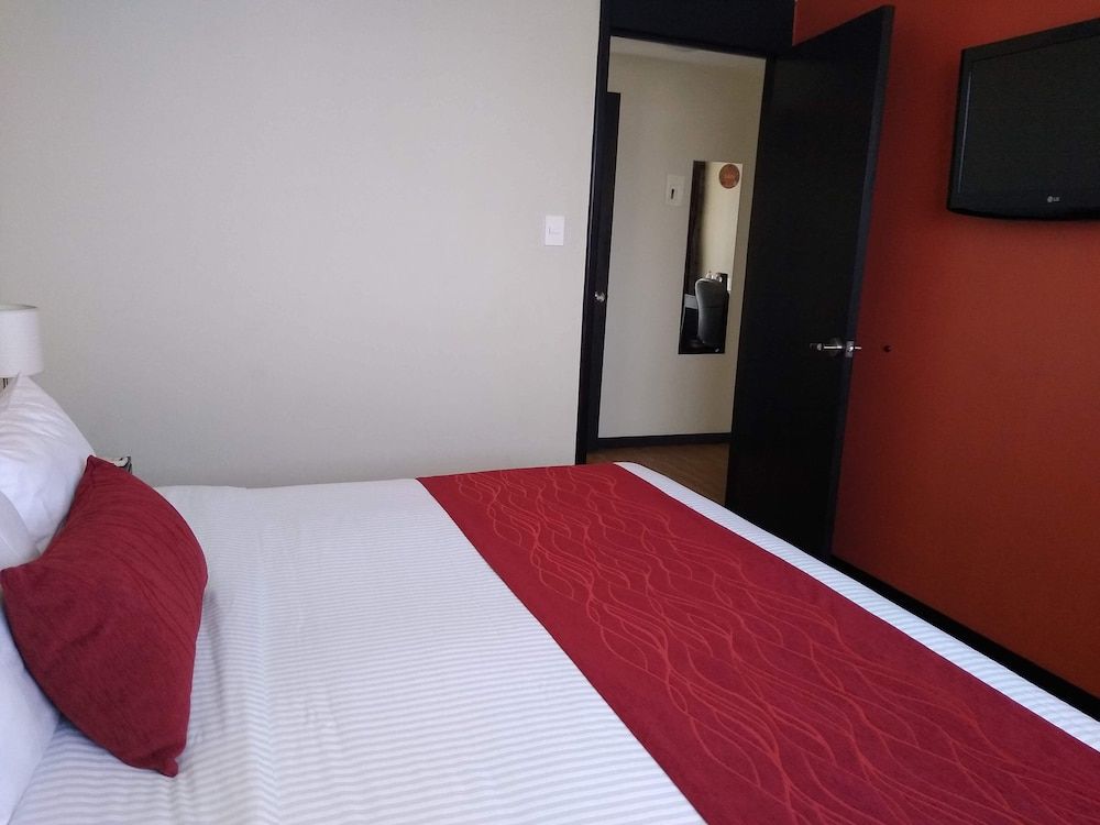 Suite, Multiple Beds, Non Smoking (Efficiency, Upgrade)