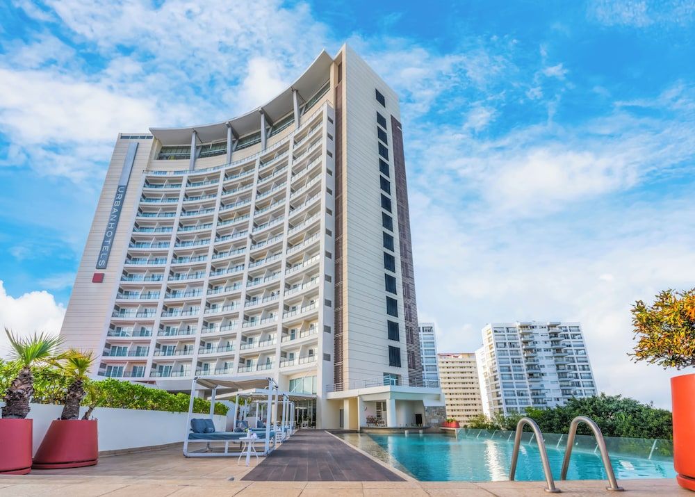 undefined Krystal Urban Cancun & Beach Club 7