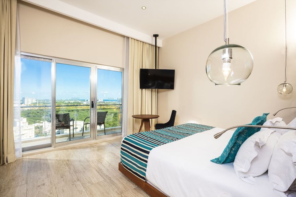 undefined Krystal Urban Cancun & Beach Club 3