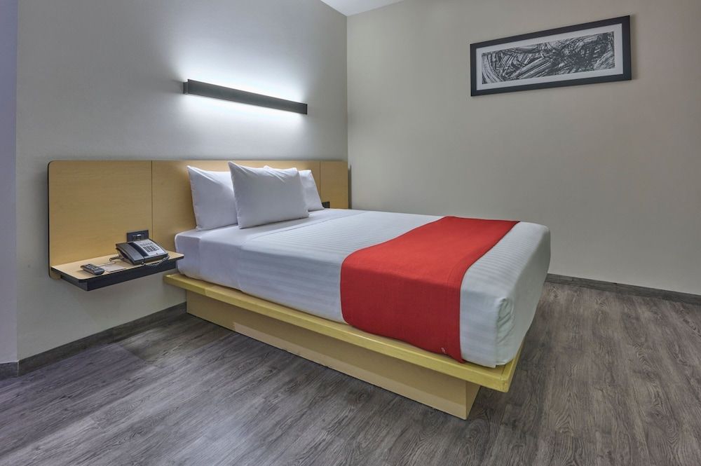 City Express by Marriott Ciudad de México Aeropuerto Room, 1 Queen Bed, Non Smoking 5