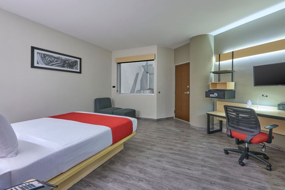 City Express by Marriott Ciudad de México Aeropuerto Room, 1 Queen Bed, Non Smoking 3