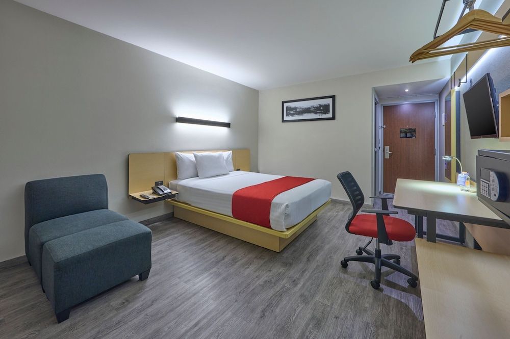 City Express by Marriott Ciudad de México Aeropuerto Room, 1 Queen Bed, Non Smoking 7