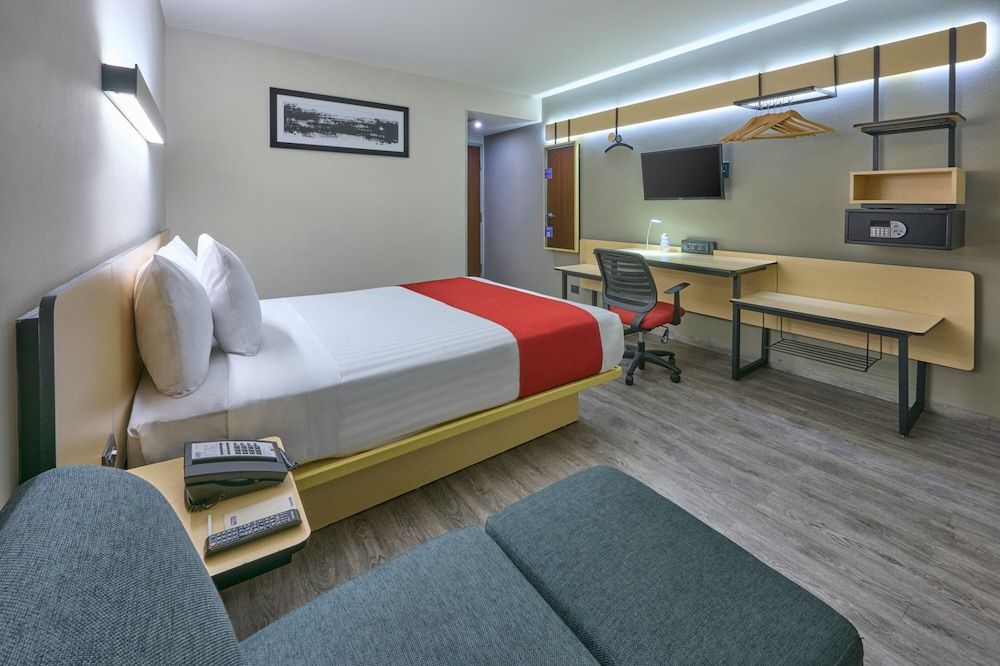 City Express by Marriott Ciudad de México Aeropuerto Room, 1 Queen Bed, Non Smoking 6