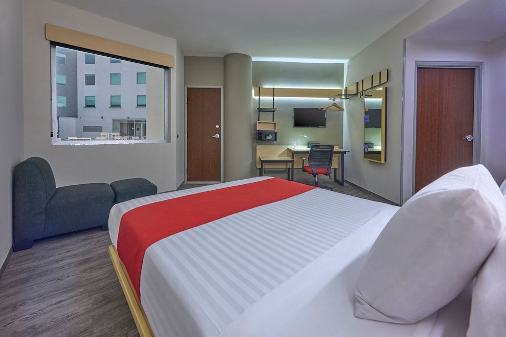 City Express by Marriott Ciudad de México Aeropuerto Room, 1 Queen Bed, Non Smoking
