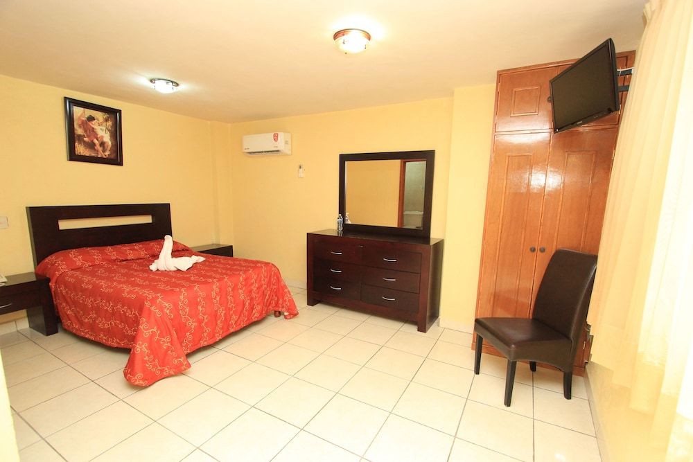 Hotel Conquistadores Standard Room 2