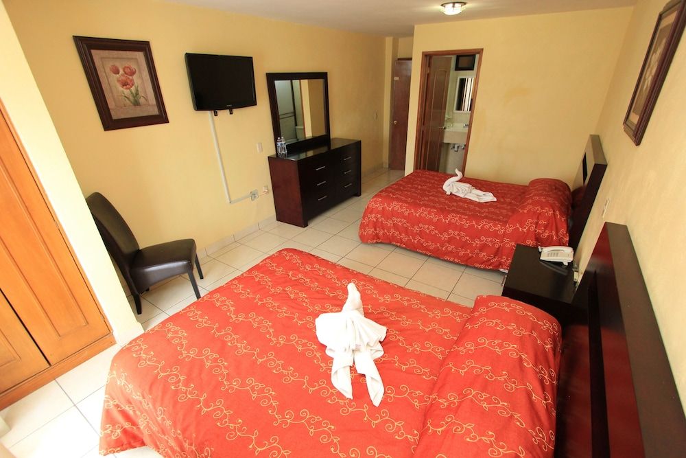 Hotel Conquistadores Standard Double Room, 2 Double Beds 5