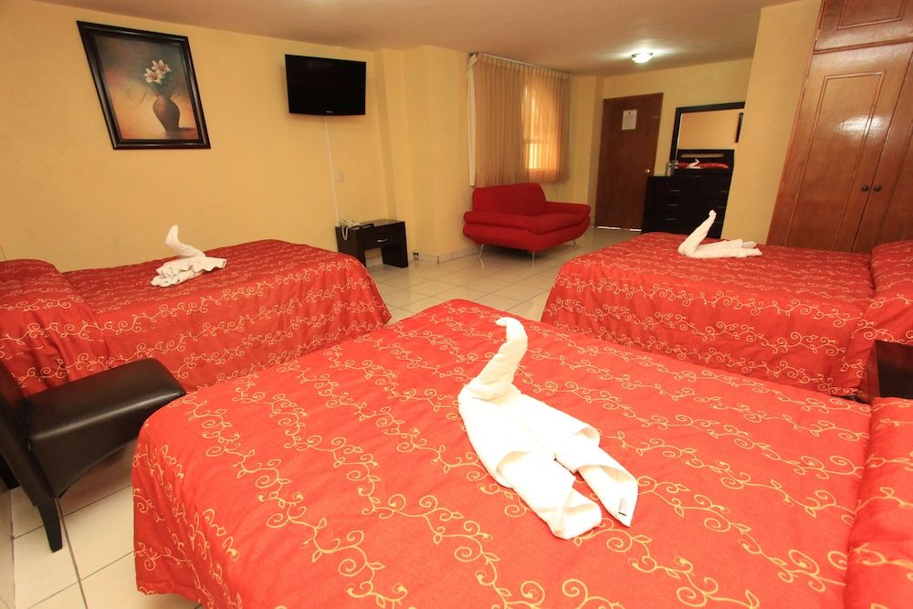 Hotel Conquistadores Triple Room 2